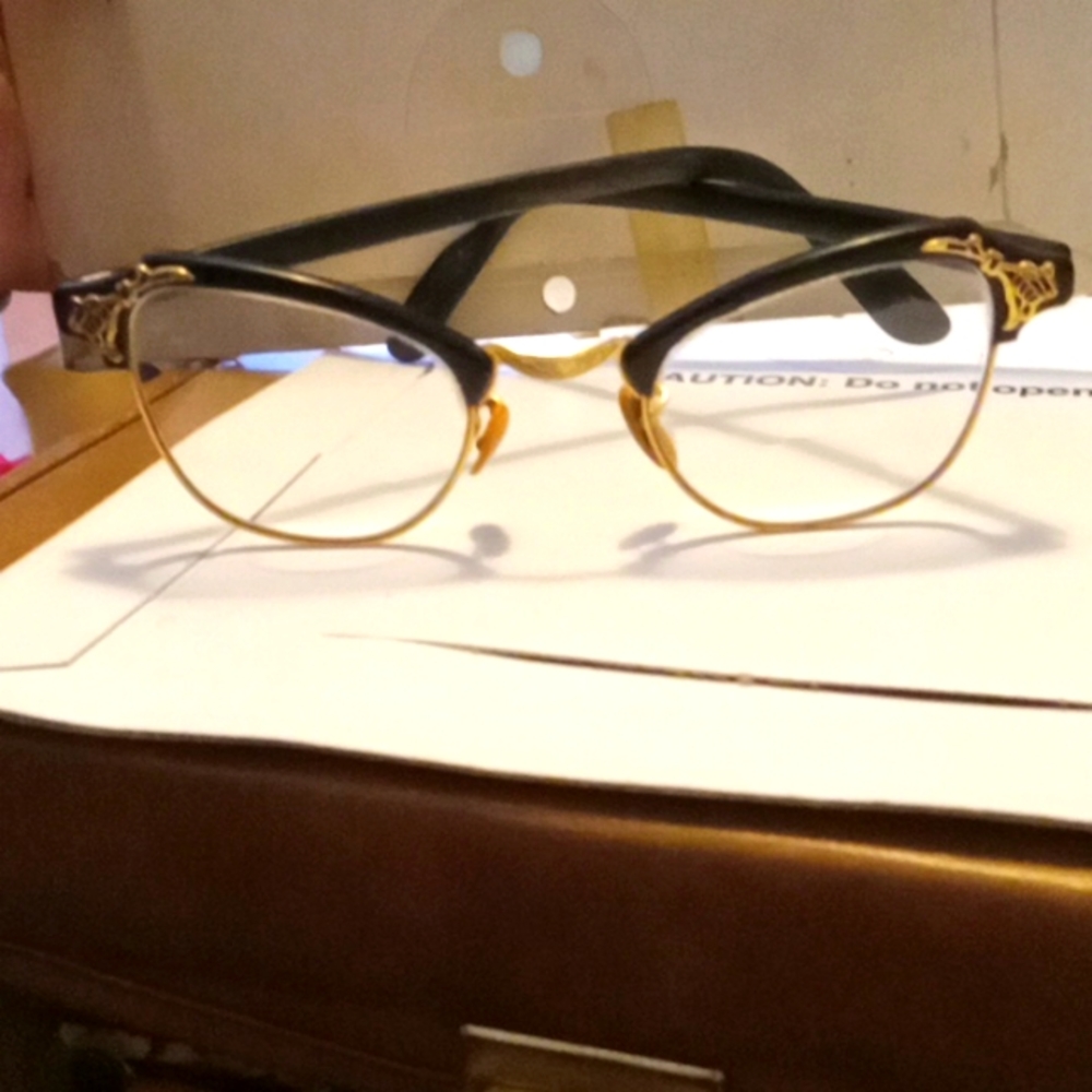Vintage black and gold Cat's eyes eyeglasses